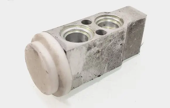 KIA Sorento Air conditioning (A/C) expansion valve 