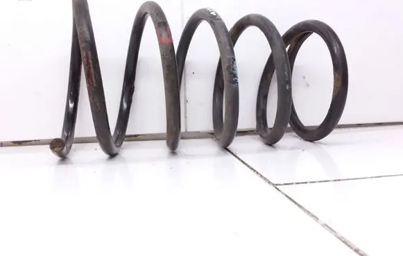 Nissan X-Trail T30 Rear coil spring