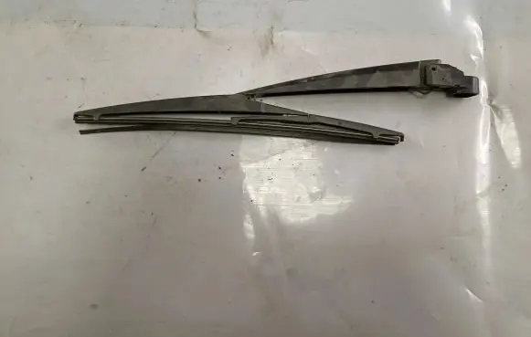 Suzuki Grand Vitara II Rear wiper blade 06214