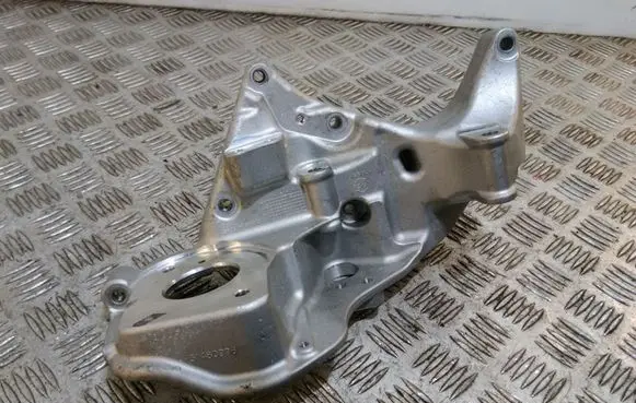 Volvo XC90 Generator/alternator bracket 31480996