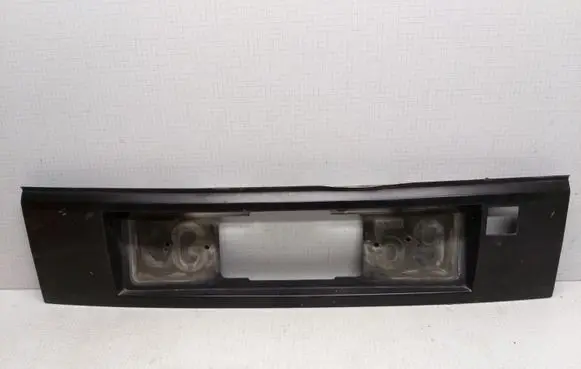 Volkswagen PASSAT B3 Trunk door license plate light bar 333853489
