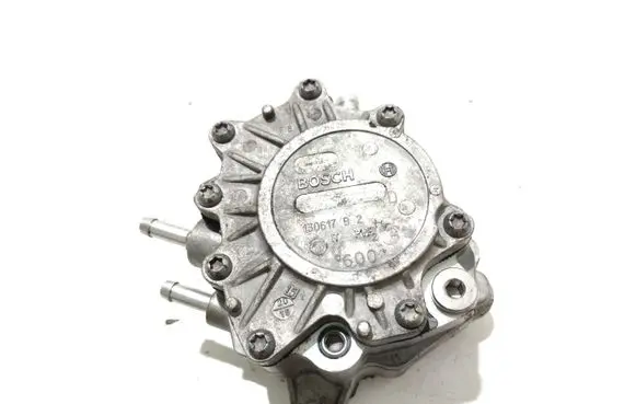Volkswagen Golf V Vacuum pump 130617