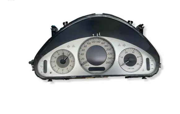 Mercedes-Benz E W211 Speedometer (instrument cluster) 88311391
