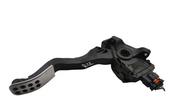 Accelerator throttle pedal