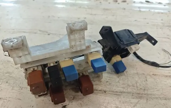 Nissan X-Trail T30 Fuse module 2523079964 40301B