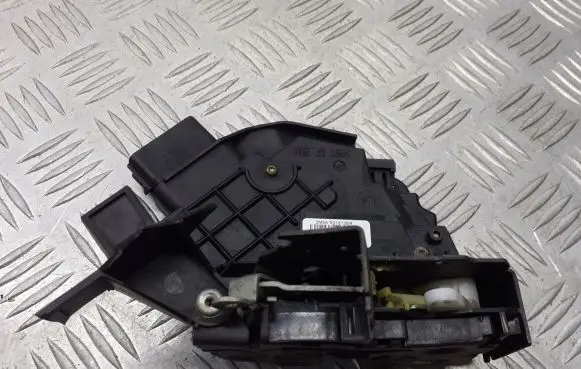 Ford C-MAX I Front door lock 3M5AR21813ER