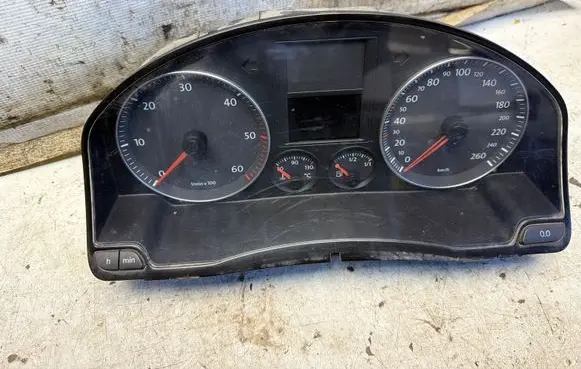 Volkswagen Golf V Speedometer (instrument cluster) 1K0920854B