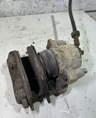 Volkswagen Golf IV Front brake caliper