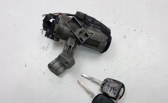 Toyota Corolla E120 E130 Ignition lock TOYOTA45020-02-4