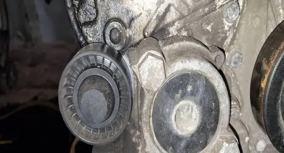 Toyota Auris 150 Generator/alternator belt tensioner 