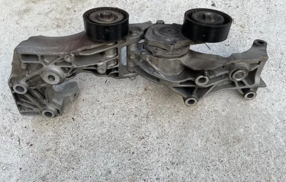 Opel Mokka Alternator belt tensioner 55565570 98090590 552805357