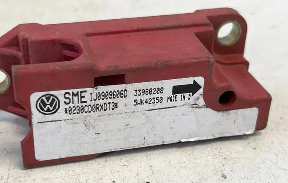 Volkswagen Golf IV Airbag deployment crash/impact sensor 1J0909606D 5WK42350 33980208