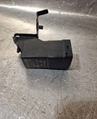 Nissan NV300 Glow plug pre-heat relay 8200798585 0281003050