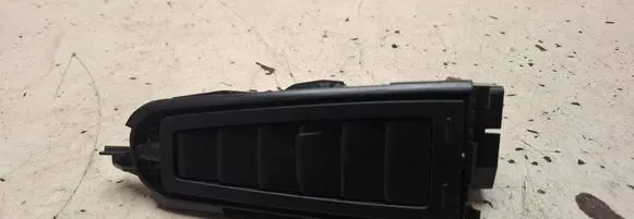 Rear air vent grill