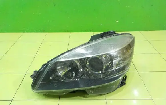 Mercedes-Benz CLC CL203 Headlight/headlamp PRZOD
