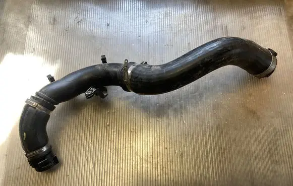Intercooler hose/pipe
