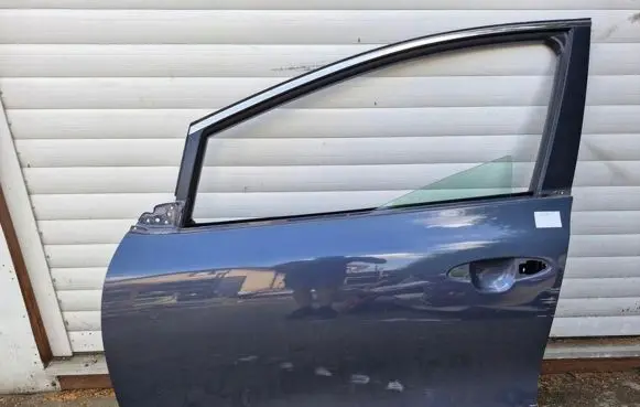 KIA Ceed Front door