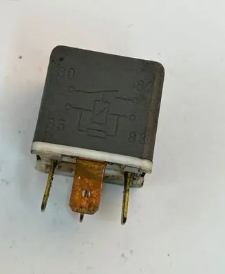 Volkswagen PASSAT B7 Other relay 141951253b