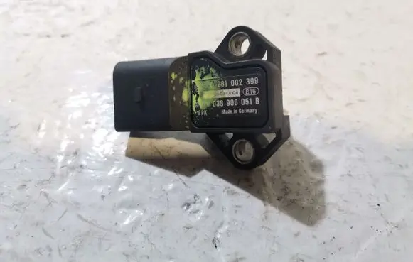 Audi A4 S4 B7 8E 8H Air pressure sensor 0281002399 038906051B