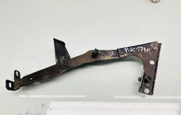 Fender mounting bracket