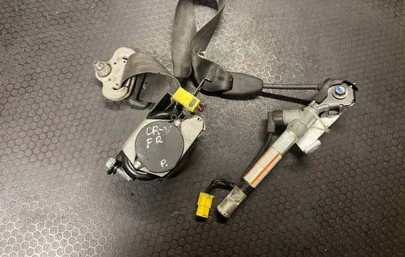 Honda CR-V Front seatbelt 608200000A 0303099RH 1711106