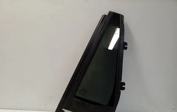 Rear vent window glass