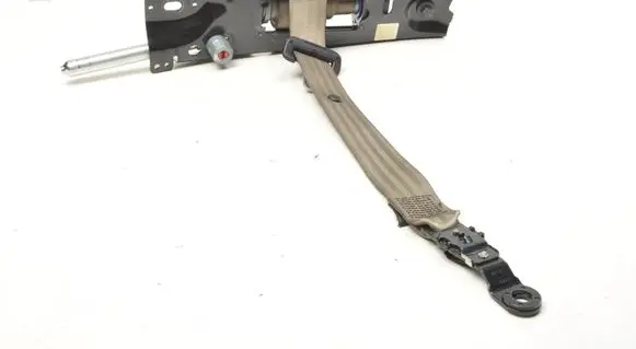 Volvo V70 Front seatbelt 3986506