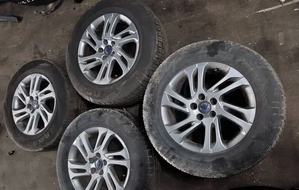Volvo XC60 R17 alloy rim