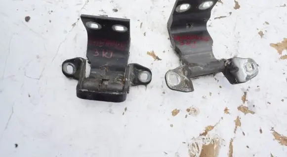 Jeep Cherokee Tailgate/trunk/boot hinge