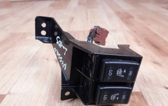 Nissan Leaf II (ZE1) Seat heating switch 682UU5SH0A