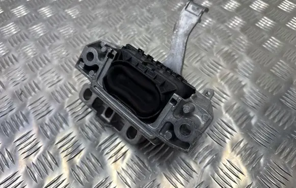 Engine mount bracket