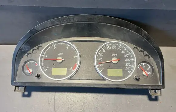 Ford Mondeo Mk III Speedometer (instrument cluster) 1S7F10841 44ZU187