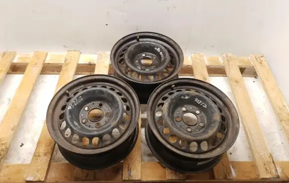 Mercedes-Benz E W210 R15 steel rim ME515013
