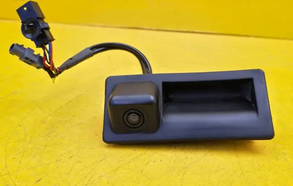 Volkswagen Touareg II Tailgate handle with camera 7P5827566E