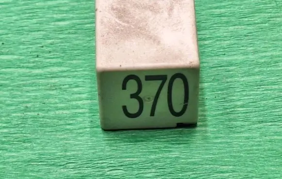 Volkswagen PASSAT B3 Other relay 8D0951253 861303 8521875