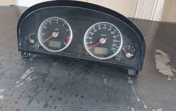 Ford Mondeo Mk III Speedometer (instrument cluster) 1S7F-10849 1S7F-10849-AH