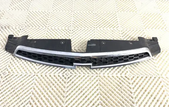 Chevrolet Cruze II Front grill 96832951