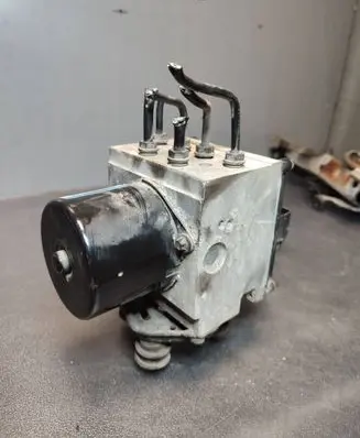 Volkswagen PASSAT B6 ABS Pump 3C0614095P
