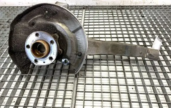 Volvo XC60 Front wheel hub spindle knuckle 32346783