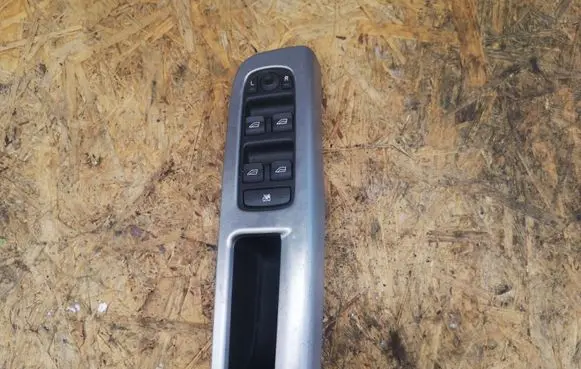 Volvo V50 Electric window control switch 30795081