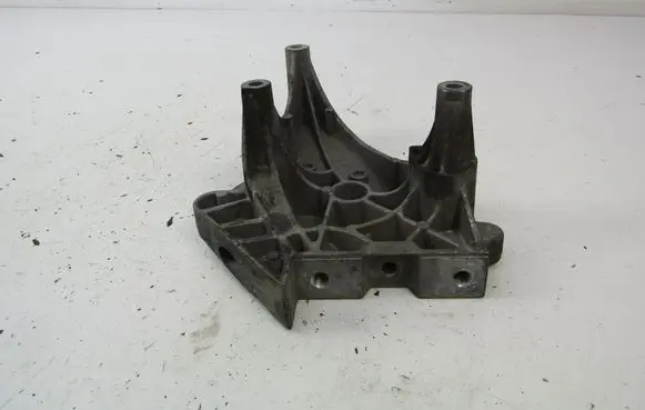 Volkswagen Golf IV Engine mounting bracket 03G199207A