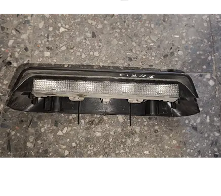 Toyota Yaris Third/center stoplight 28816698