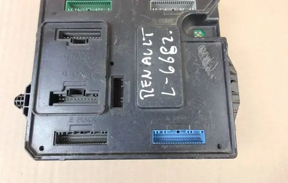 Renault Megane III Comfort/convenience module 284B13640R 284813640r