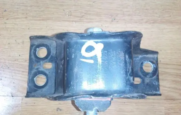 Nissan Micra Engine mount bracket 11210ay601
