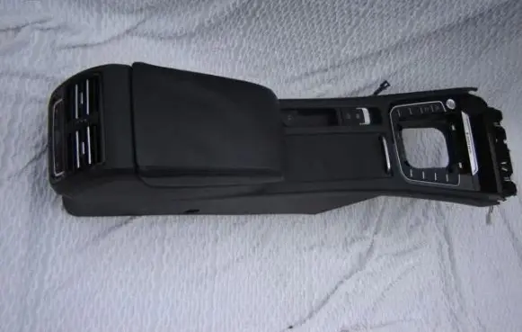 Volkswagen PASSAT B8 Other center console (tunnel) element