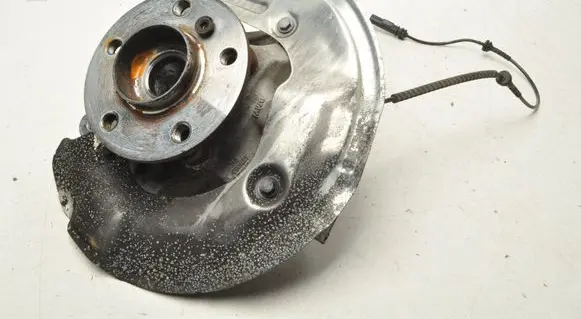 BMW 2 F44 Front wheel hub spindle knuckle 6876645