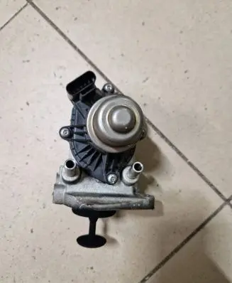 BMW 5 G30 G31 EGR valve 8513132 73789110