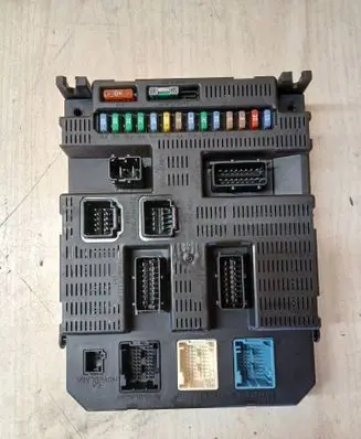 Citroen C4 I Fuse module 9659285580