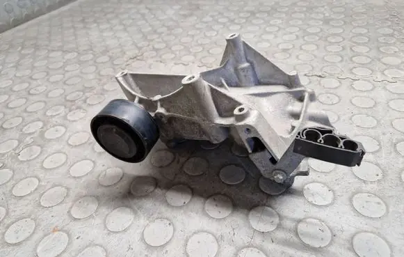 Mercedes-Benz C W205 Generator/alternator bracket A6512340339