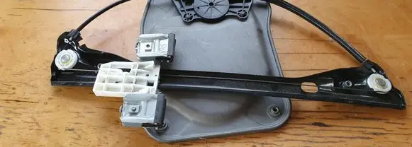 Skoda Fabia Mk2 (5J) Front window lifting mechanism without motor